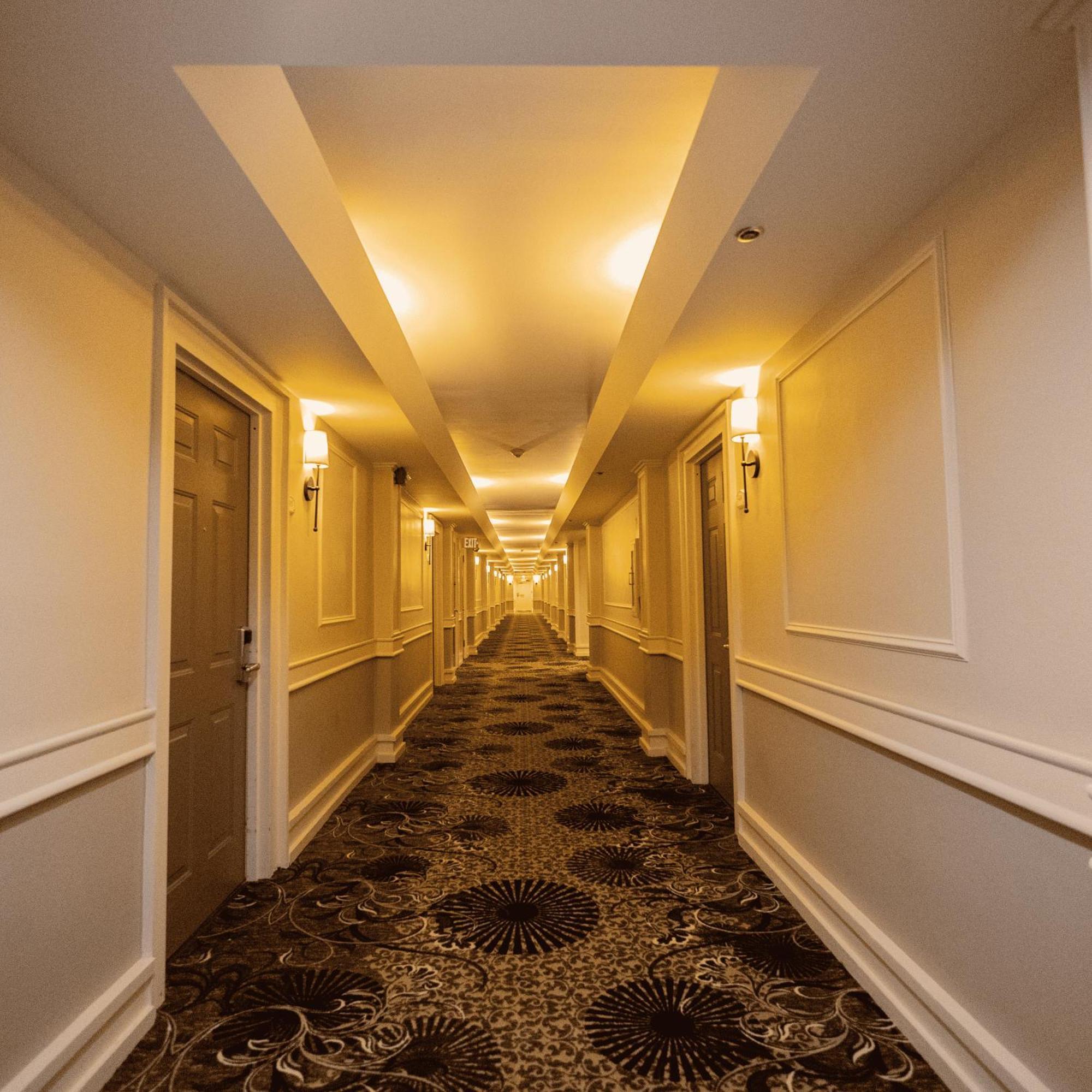 The Albion Summit Hotel Exterior photo